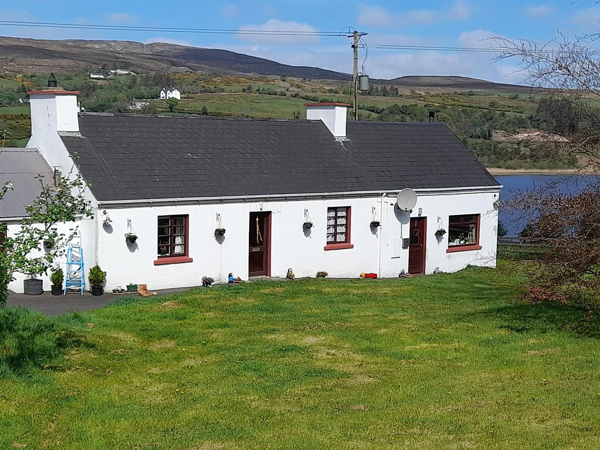 Granny'S Cottage, A Lovely Lakeside Cottage Donegal Town Eksteriør bilde